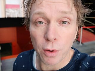 Matijn Nijhuis achter de schermen in Top 2000 Café