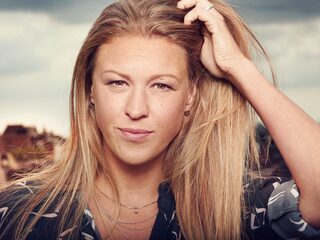 Annemieke Schollaardt stemt voor de Top 2000