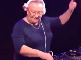 Philemon (62) gaat viral als hardstyle-dj