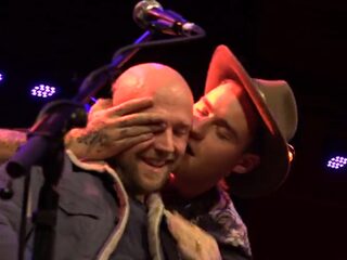 Douwe Bob zet Muziekcafé op z'n kop