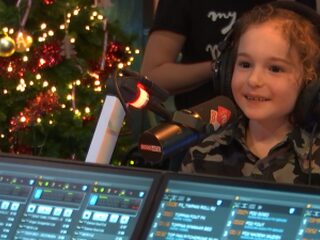 Jonge Brent op bezoek in het Top 2000 Café