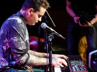 Douwe Bob live tijdens het Festival van het Gebroken Hart