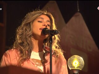 Nona met Sleeptalking live tijdens het Festival van het Gebroken Hart