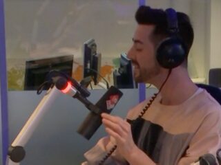 Jordan Roy eert George Michael bij 't Wordt Nu Laat