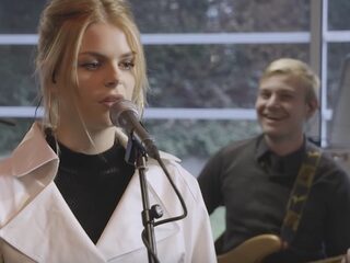 Davina Michelle lanceert nieuwe single 'Skyward'