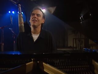 Het verhaal achter ‘Have A Little Faith In Me’ van John Hiatt