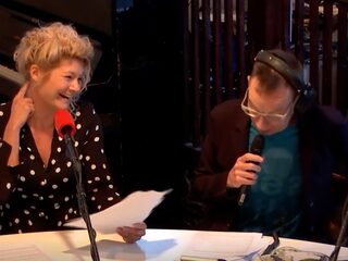 Britt Dekker krijgt paard van John de Mol