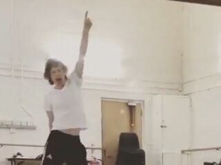 Mick Jagger toont dansmoves weken na hartoperatie