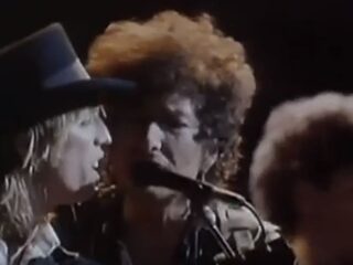 Terugblik: Bob Dylan en Tom Petty spelen 'Knockin' On Heaven's Door'