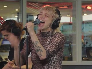 Krezip live met 'How Would You Feel'