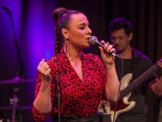 Waarom Trijntje Oosterhuis niet bij Marco Borsato in De Kuip stond?