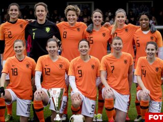 Oud-aanvoerder Daphne Koster verwacht aftastende wedstrijd Oranjevrouwen