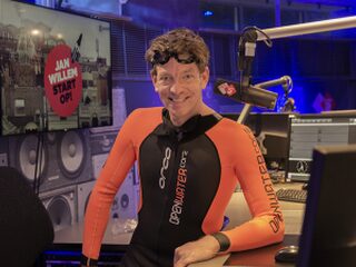 Jan-Willem duikt het water in voor Maarten van der Weijden
