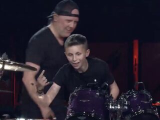Evan (13) drumt mee met Metallica in Amsterdam