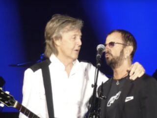 Paul McCartney en Ringo Starr spelen Beatles-klassiekers