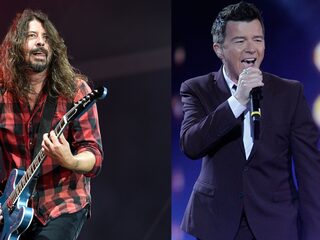 Dave Grohl en Rick Astley verrassen Londense club met optreden