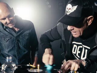 Hoe gaat een DJ met zijn platen om?