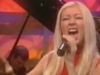 Terugblik: 19-jarige Christina Aguilera live op TMF