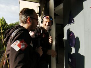 Rob Stenders wordt (te vroeg) opgehaald voor de Collectecamper