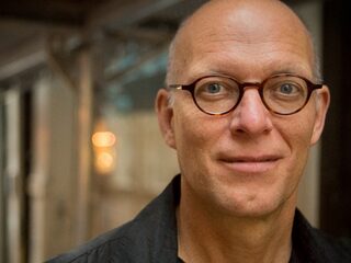Componist Michael Moore leeft in de wereld van geïmproviseerde muziek