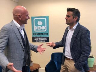 Wouter in gesprek met fractievoorzitter Tunahan Kuzu