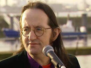 The Amazing Stroopwafels over de mistroostige tekst van Oude Maasweg