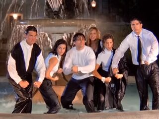 Wist jij dat Friends oorspronkelijk een andere theme song had?