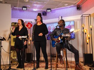 Black Pumas pakt studio in met soulvolle live-versie van 'Colors'