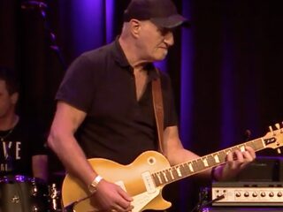 VanVelzen en Jan Akkerman live in Muziekcafé