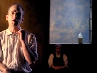Michael Stipe neemt Losing My Religion bijna volledig naakt op