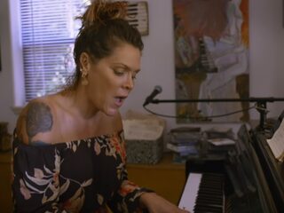 Beth Hart over haar single 'Leave The Light On'