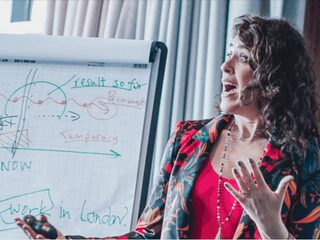 Deze taalcoach helpt complete Nederlandse popscene met Engelse taal