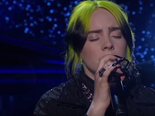 Billie Eilish covert The Beatles tijdens Oscars