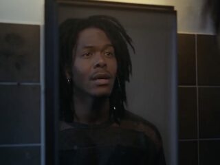 Jeangu Macrooy toont videoclip Songfestivalinzending 'Grow'