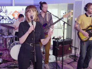 Darlyn brengt '10 Dollar Smile' naar de studio