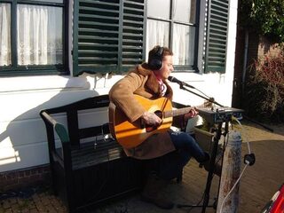 Douwe Bob live vanuit haven in Amsterdam