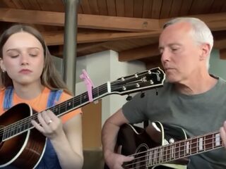 Tears For Fears-zanger zingt 'Mad World' samen met dochter