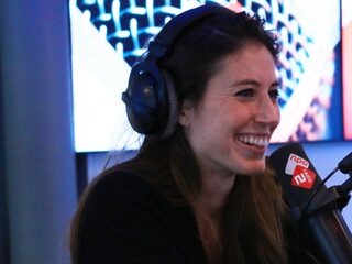 Iris Hond speelt Einaudi in de 'Empty Concertgebouw Sessions'