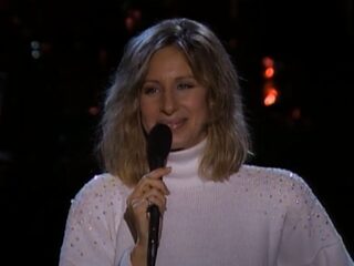 Barbra Streisand treedt op tijdens benefietconcert in haar achtertuin
