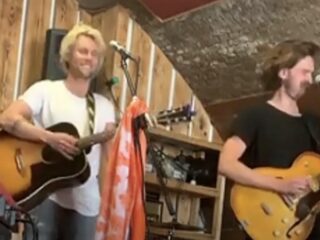 Friday speelt TopSong '21' tijdens NPO Radio 2 Koningsdagfestival