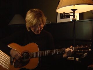 Lori Lieberman speelt akoestische versie van 'Killing Me Softly With His Song'