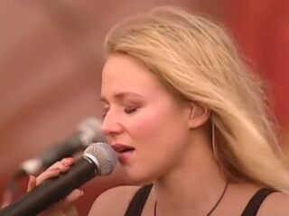 Jewel krijgt Woodstock '99 muisstil met 'Foolish Games'