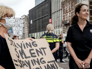 Hoe werd het appverkeer tussen Halsema en Grapperhaus zo snel openbaar?