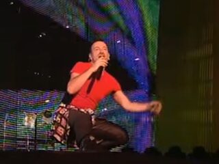 U2 geniet van een volle maan tijdens show in Rotterdamse Kuip in 1997