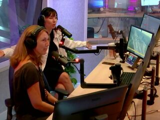 Caroline en Emmely over hun podcast: 'We weten niks over wat er gebeurt'