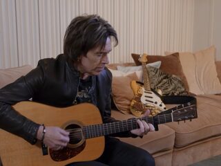Per Gessle van Roxette met akoestische versie 'It Must Have Been Love'