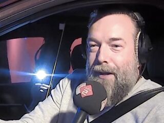 Jan-Willem en Jeroen rijden langs de praatpaal