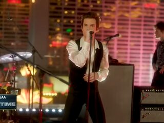 The Killers spelen 'Mr. Brightside' op een dak in Las Vegas