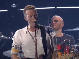 Coldplay covert 'Heroes' als eerbetoon aan David Bowie