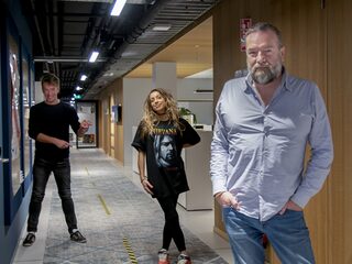 Nona speelt haar nieuwe single 'Forever Yours' live in Jan-Willem Start Op!